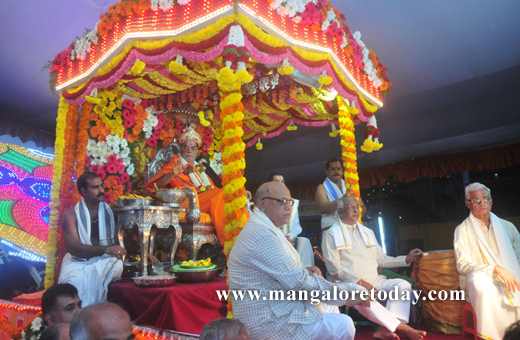 Gokarna Parthagali Mutt Swamiji holds Digvijaya Mahotsava